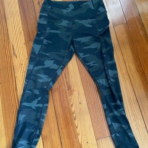Athleta 7/8 Contender Leggings